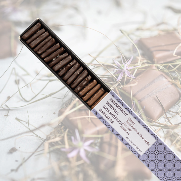 Max Chocolatier Schachtel mit 32 CaramelPlättli FrühlingBild